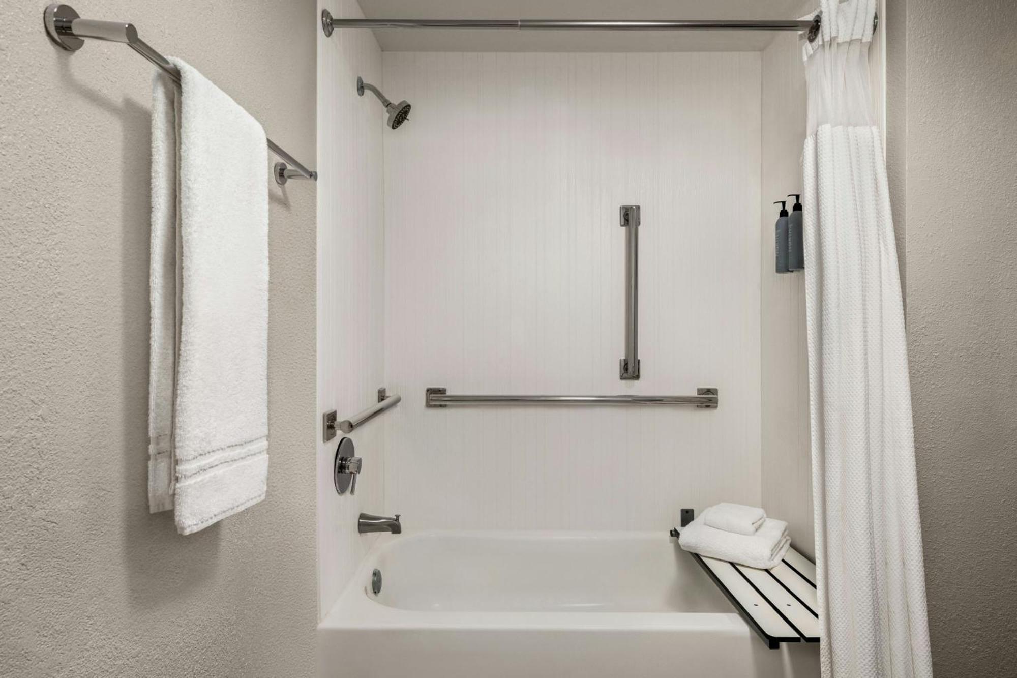 Courtyard Atlanta Northlake Tucker Ngoại thất bức ảnh