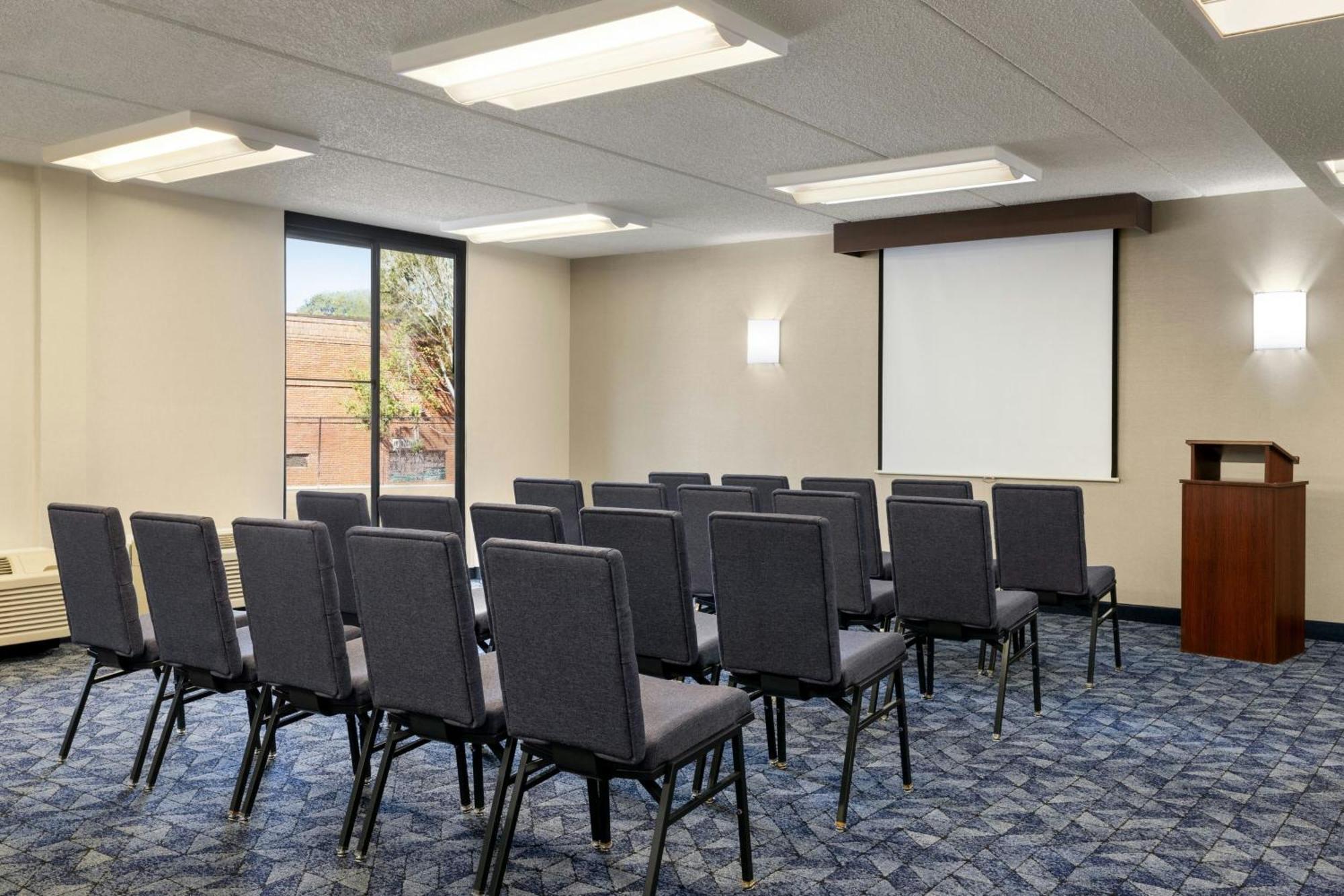 Courtyard Atlanta Northlake Tucker Ngoại thất bức ảnh