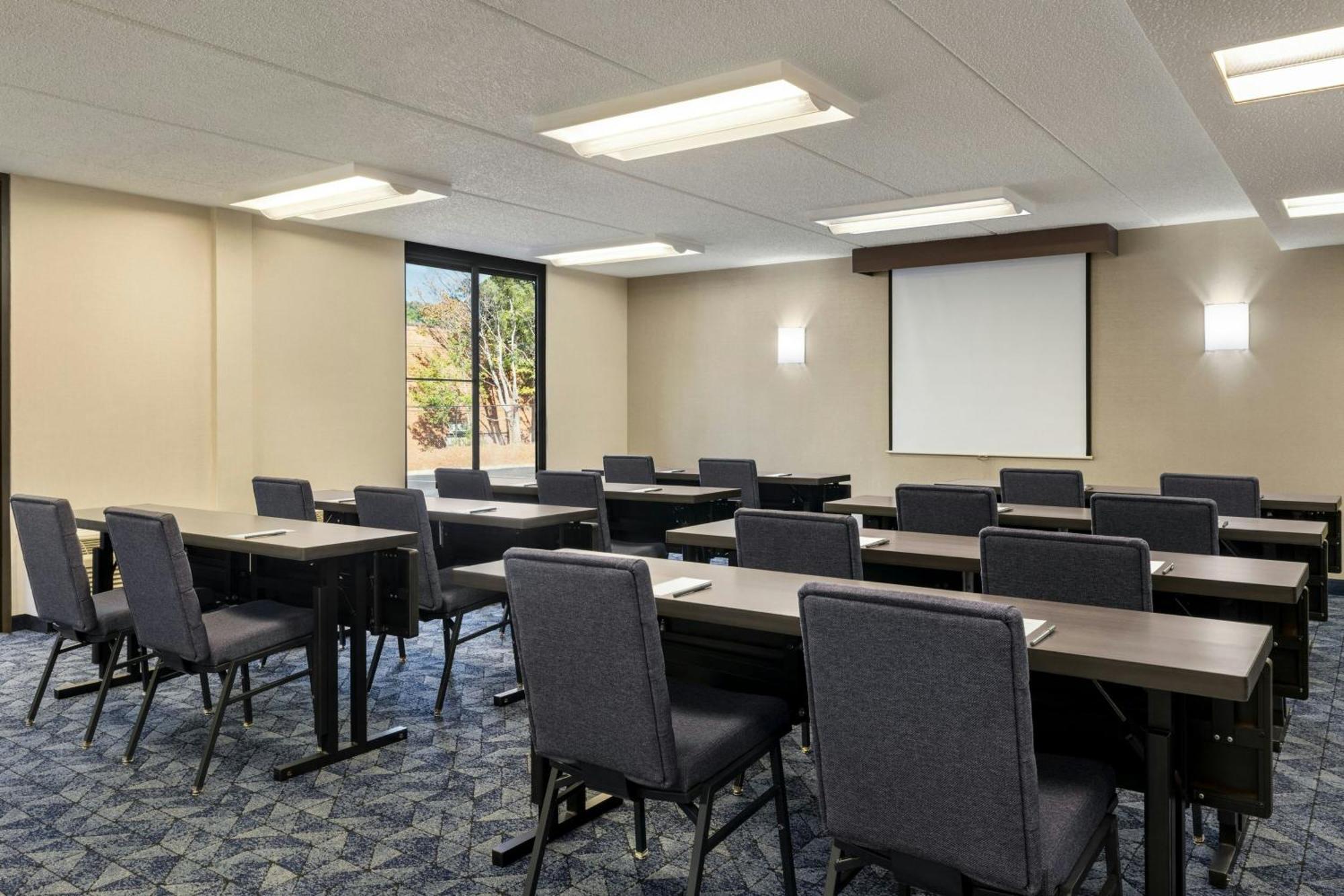 Courtyard Atlanta Northlake Tucker Ngoại thất bức ảnh